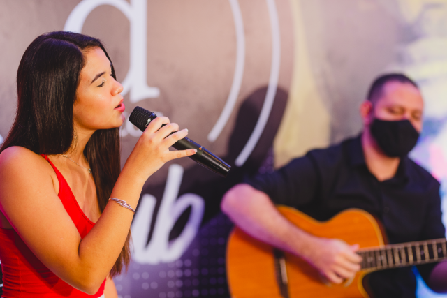 Fotos Especial Um Banquinho, Um Violão